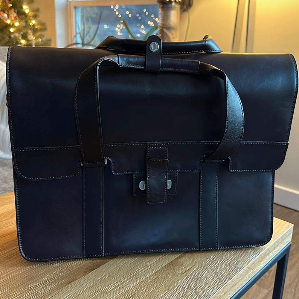 Cutter & Buck brown leather messenger bag